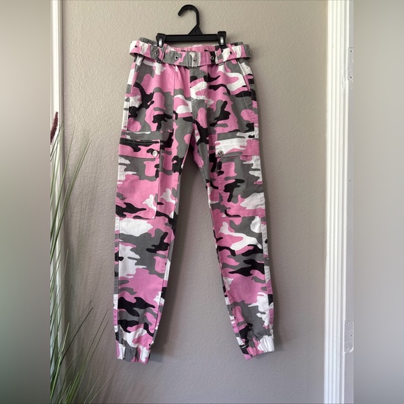 B5/4 Kreamy Pink camo Utility cargo joggers Size Small - Picture 1 of 10
